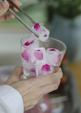 订婚男方给女方都拿啥 订婚男方给女方都要买什么啊