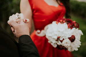 中式婚礼用红色 传统的中式婚礼,为何会以红色为主打色?