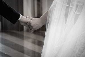 冬天结婚证穿什么衣服好看 冬天领结婚证穿啥衣服