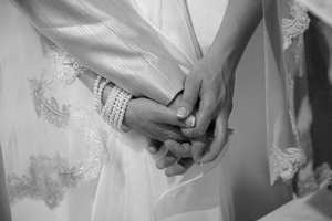 订婚钻戒戴哪个手指女性 订婚钻戒戴哪个手指+女性_问一问