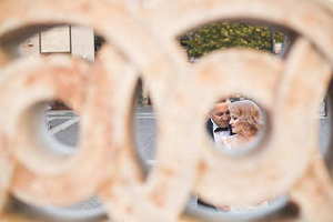 订婚红包一般包多少 订婚结婚一般都要包多少红包？