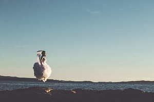 户外婚礼下雨解决办法 想举办户外婚礼遇到下雨我们该怎么办