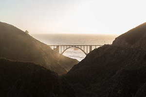 鱼尾裙婚纱配什么发型 穿鱼尾婚纱适合搭配哪些发型