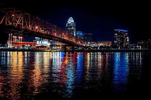 婚礼当天谁点龙凤烛 中式婚礼中点龙凤烛是什么含义?