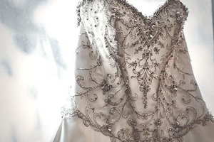 鲜花装婚车视频教程 求:鲜花桌花,婚车,胸花,路引的视频教程