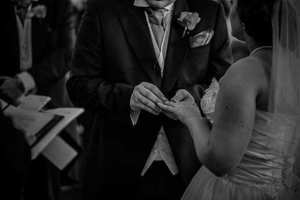 头纱怎么戴的方法 新娘头纱怎么戴(固定)图解