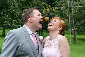 好朋友结婚送什么礼物比较有意义 朋友结婚该送些什么有意义的礼物呢?