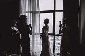 订婚男方回礼一般回什么好 订婚回礼一般回多少?求解释