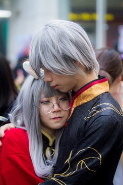 冬天伴娘服太冷了怎么办 冬天当伴娘穿礼服怕冷怎么办