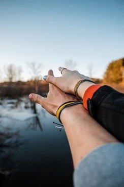 结婚周年给老公买什么 结婚纪念日给老公买啥