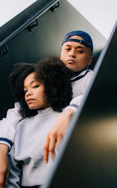 胸花是新郎当天带过来吗 新郎父母胸花什么时候带