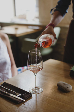 婚礼怎么自己化妆 新娘可以自己化妆吗 结婚可以自己走吗