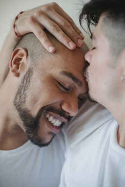 结婚当天新娘为什么不能往后看 为什么结婚当天不能隔着门看新娘子?