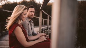 伴娘服和新娘服颜色 伴娘的衣服颜色可以和新娘的衣服颜色一样吗