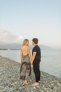 结婚哪些人需要戴胸花 结婚的时候应该哪些人带胸花