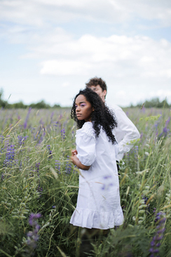 短发头纱的戴法 婚纱头纱怎么戴