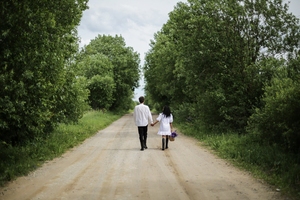 不摆酒要不要给彩礼 男友说结婚不摆酒,不给彩礼。