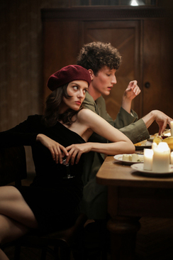 请明星主持婚礼多少钱 结婚,请一个明星多少钱,像黄晓明之类的?