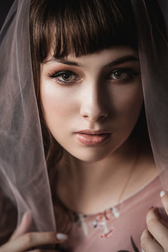 室内结婚穿缎面婚纱好吗 室内结婚穿缎面婚纱好吗