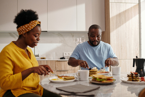 右脚先进门被开除 左脚先进公司被开除是什么梗