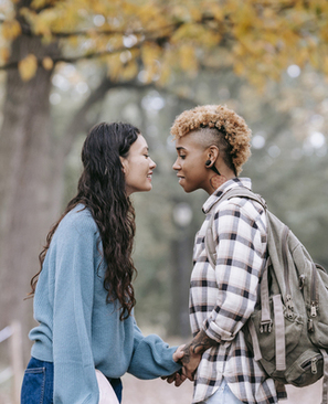 伴娘服可以配运动鞋吗 伴娘服搭配什么鞋子