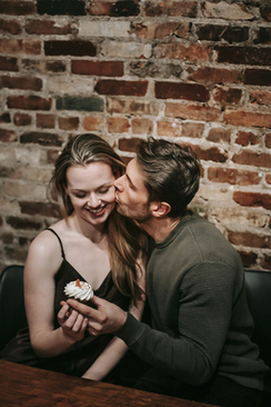 结婚照可以穿什么颜色衣服 照结婚照应该穿什么样子什么颜色的衣服呢？