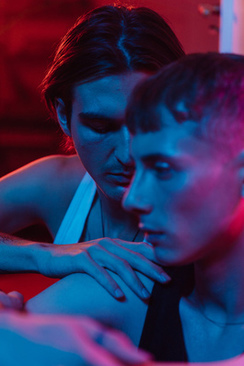 结婚男方父亲穿什么衣服 婚礼上男方父母应该穿什么颜色的衣服?