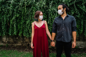 邀请满月酒请帖怎么写 做满月酒邀请函群发的怎么写？