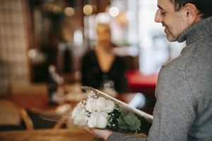 一般同学结婚送多少钱合适 同学结婚,份子钱随多少合适?