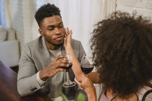 给领导敬酒唱什么歌 和领导同事一起喝酒适合唱的歌？