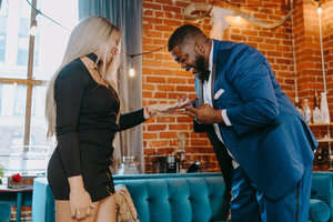 新郎是打领带还是领结 结婚新郎是打领带还是领结？