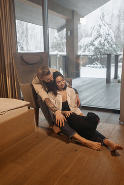 结婚当天新郎穿了粉色的衬衫 结婚能穿粉色的衬衣吗？