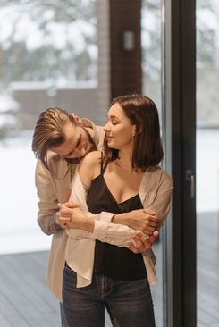 朋友结婚给600少吗 同学结婚 送600可以吗？我已经工作了