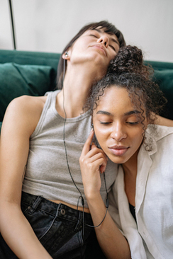 民政局提供白衬衫吗? 去民政局登记,需要带什么,穿什么衣服