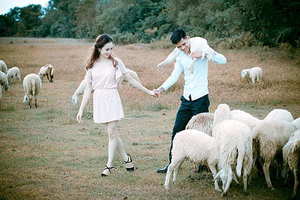 结婚女方家长穿什么颜色衣服 女儿出嫁父母穿什么颜色的衣服最合适