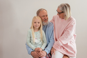 冬天敬酒服怎么搭配 冬天结婚敬酒服穿红色大衣里面怎么搭配