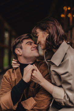 个子矮穿拖尾婚纱好看吗 是不是个子矮小的MM不能穿长拖尾的婚纱？