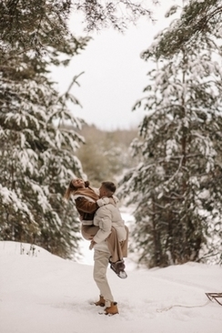 河北订婚需要给女方多少钱 订婚时男方要给女方钱吗，给多少呢