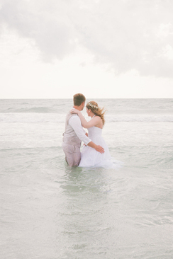 订婚宴女方对婆婆 要订婚了,女方能提出先见婆婆吗