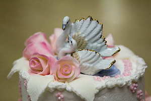 亲戚结婚可以穿红色吗 亲戚结婚,我能穿红色衣服吗?