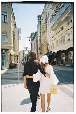 拍婚纱照美甲款式图 婚纱照美甲款式 拍婚纱照做什么颜色的美甲