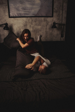 朋友结婚酒桌上的敬酒词 朋友结婚我敬他酒该说什么样的敬酒词了