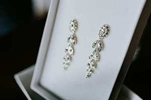 橙色上衣配什么颜色裙子 橙色的上衣配什么裙子