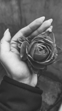 大胸穿什么上衣显瘦 大胸MM如何穿衣最显瘦