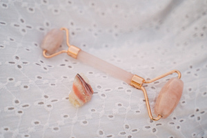 春节期间要给婚庆主持红包吗 婚宴上还用给婚庆的主持人红包吗？