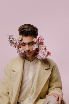 抹胸敬酒服可以配披肩吗