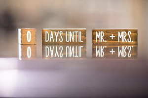 婚礼现场自己布置划算还是找婚庆