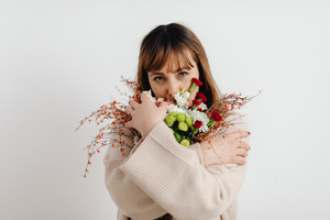 甜美鲜花新娘妆容特点 桃花唯美新娘妆的特点是什么