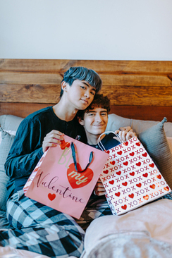 电子请柬的标题和描述怎么写 婚礼请柬标题怎么写电子版