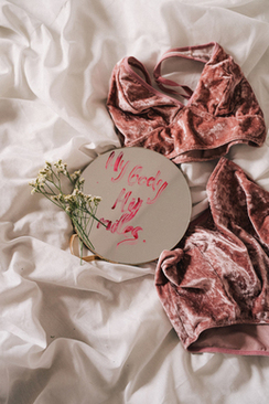 接亲穿衣服颜色有讲究吗 女的接亲穿什么颜色好